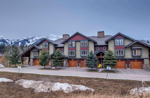 Fernie - Pinnacle Ridge Chalet 43-104