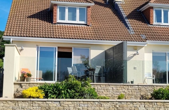 Field View, whole annexe