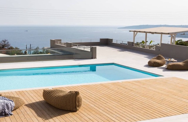 Find yourself between gorgeous vistas at Ethereal Villa