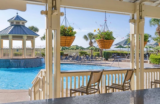 𝐅𝐢𝐧𝐝𝐢𝐧𝐠 𝐌𝐞𝐢𝐥𝐢 Beachfront Access Barony Resort+Amenities! 2BR Condo