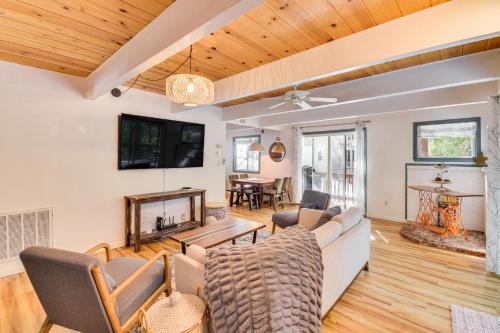 Fire Pit and Lake Access Dreamy California Cabin!