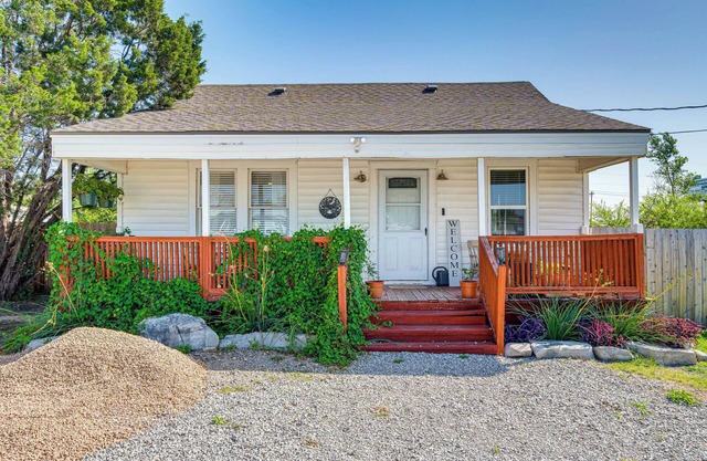 Fire Pit & Yard: Dog-Friendly Spicewood Home