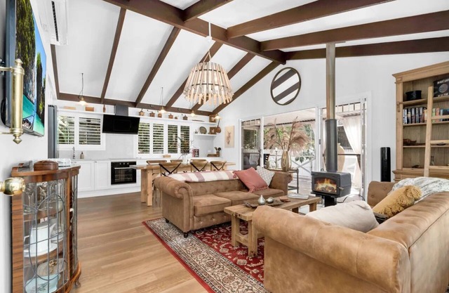 Firefly Cottage | Hideaway with Wood Fireplace