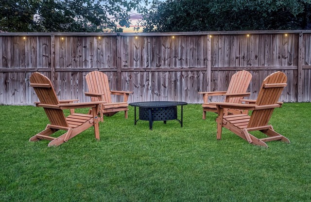 Firepit Nights Near IAH & Downtown Houston