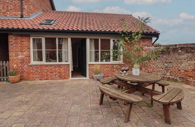 FISHERMAN'S REST, pet friendly, with a garden in Ipswich