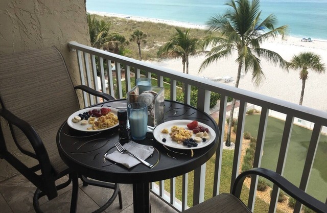 Flash sale 5-floor penthouse 60 feet from water, 150+ reviews