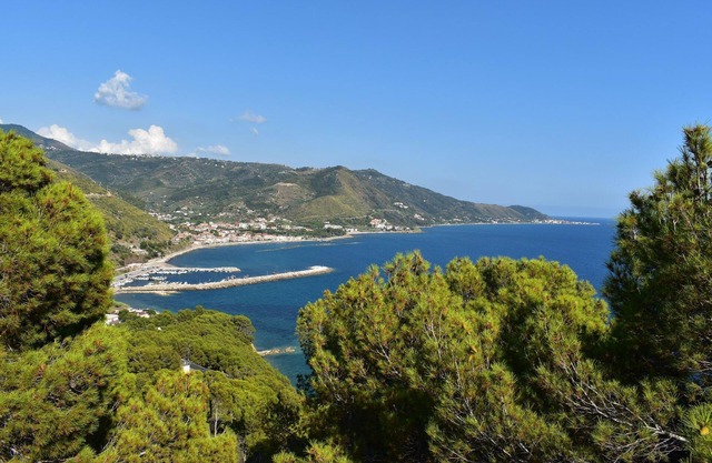 Flat with a view of the water