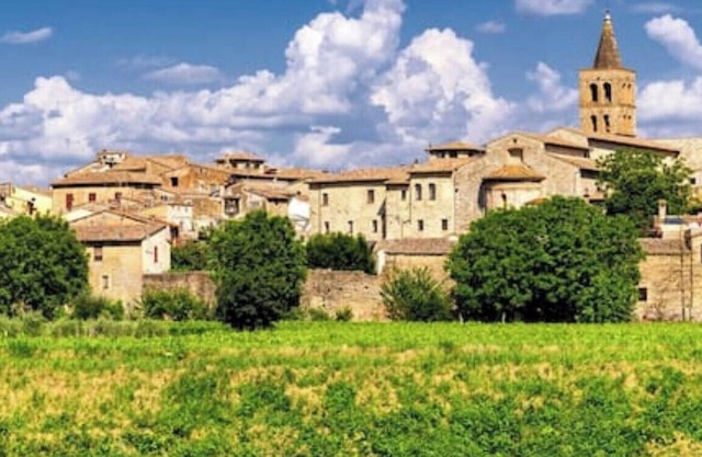 Flat with Fireplace in the Historic Centre