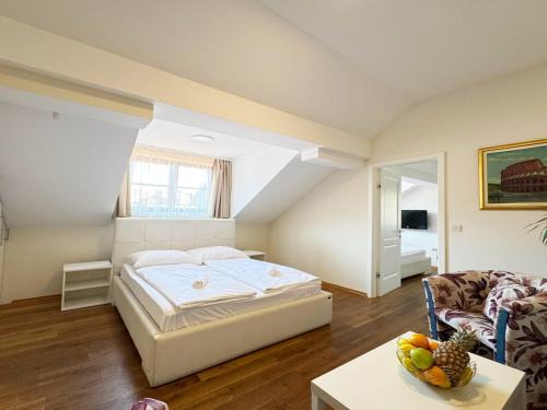 Flex SelfCheckIns 125 - Zagreb - 4 Bedrooms - Centre - Parking