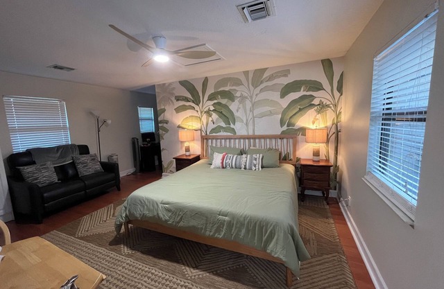 Florida-Themed studio Apartment in Wellington