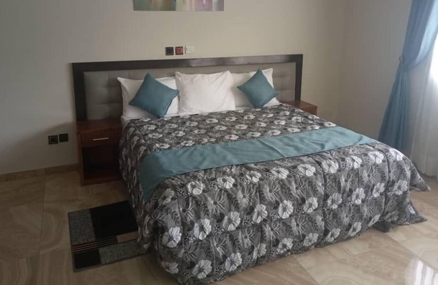 Floris Hotel