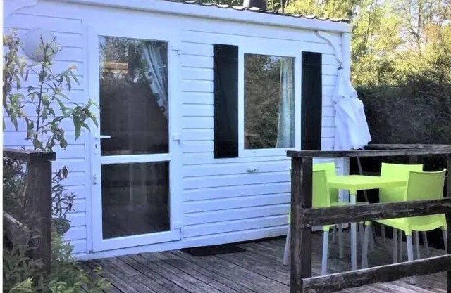 Flower Camping Côté Lac * - Mobile home 1 bedroom Standard pleasure 18 m2 terrace 8m2 + TV 2 people