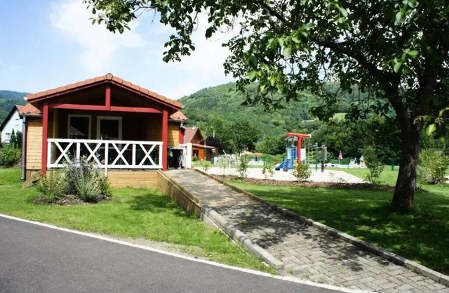 Flower Camping Les Bouleaux * - Chalet CONFORT 35 m2 (2 bedrooms) + covered terrace - Suitable for people with reduced mobility 6 people