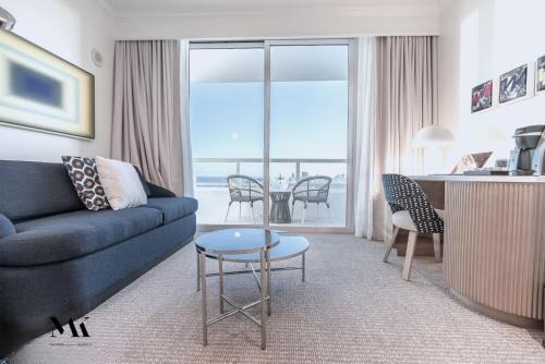 FontaineBleau Resort High Floor w Ocean Views