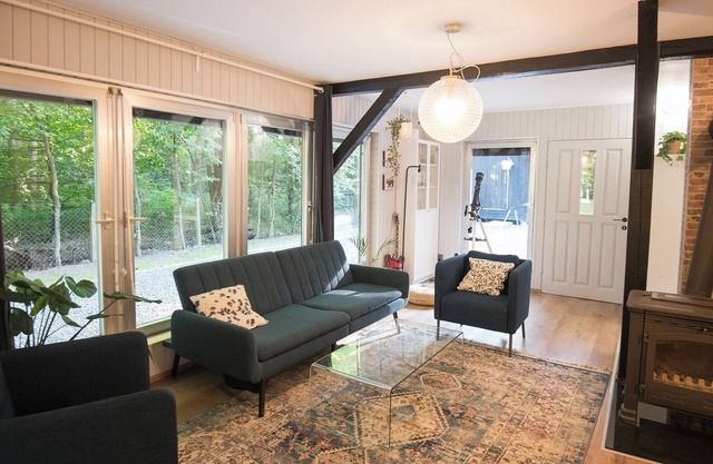 Forest Cabin Nest-Family Retreat for 7 with Sauna & Hot tub