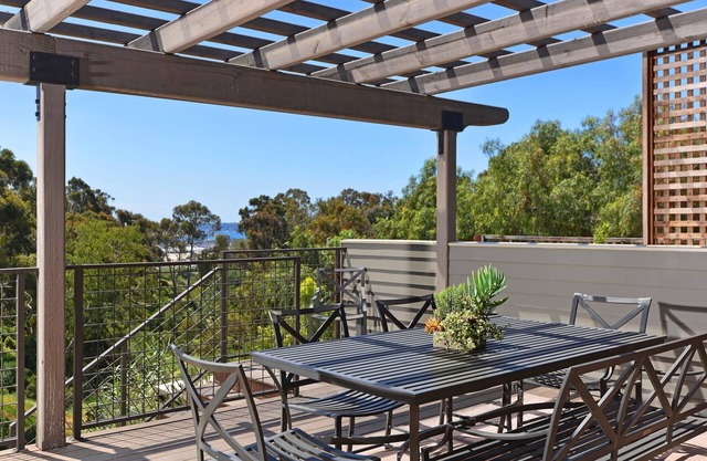 FORT 1 Craftsman on the Woods - Quiet, Restful Hideaway Centrally Located