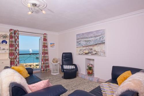 Fort Victoria Cottages - Seafarers