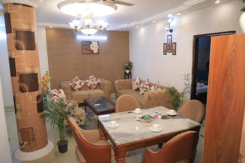 Fortune Home Service Apartment 3Bhk , D-198 Saket