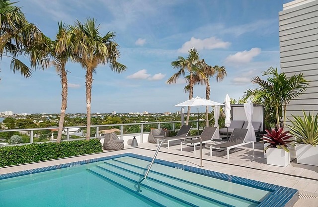 Four Spacious Rooms! Rooftop Pool, Pet-friendly, Close to Bal Harbour Beach!