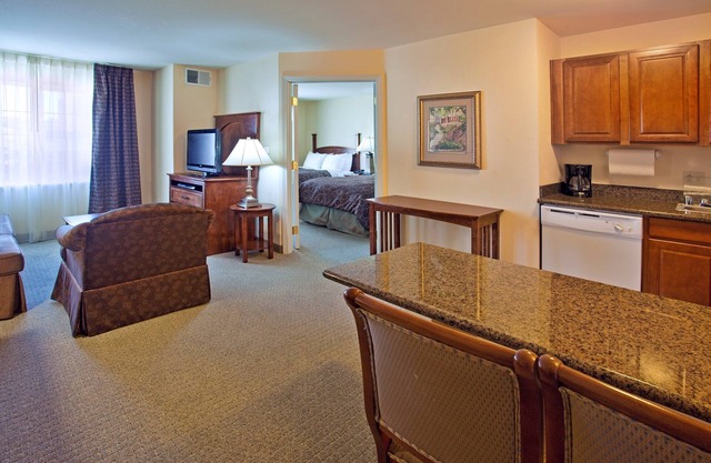 Free Breakfast + Free Wi-Fi + Hot Tub | Great Suite Close to the ABQ Airport