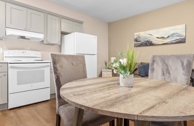 Free Parking, Laundry, Wi-Fi, 6 Min WYNN Hosp/Nexus Center, Downtown Utica NY2