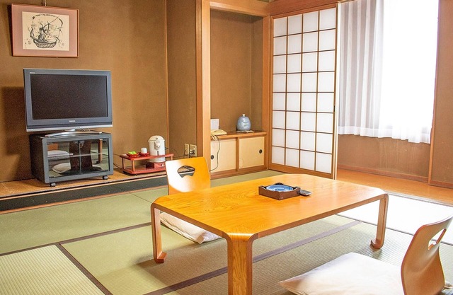 Free WiFi throughout Japanesestyle room with 8 tatami mats/Echizen Fukui