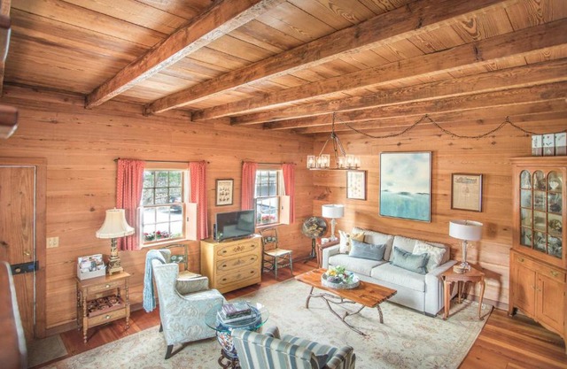 Freeman's Cottage by Lucky Savannah