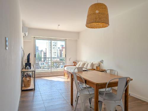 Frente al sanatorio de la mujer - totalmente equipado y con balcon