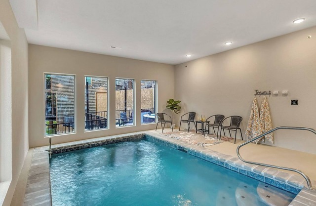 Friendly Bear Plunge - Private Pool, Theater Room, Games + More!