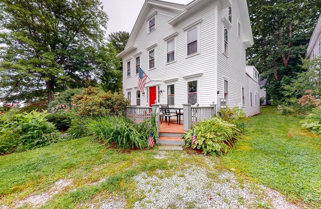 Friendly home with our separate condos & free WiFi in the heart of downtown