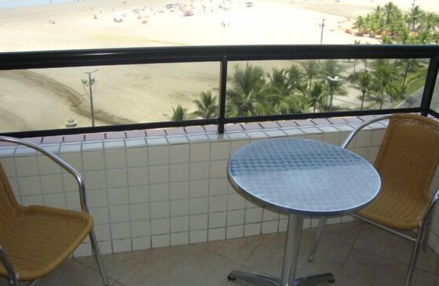 FRONT OF THE SEA, OF ALL THE ENVIRONMENTS OF THE APT, FRONT AND TOTAL VIEW OF THE BEACH