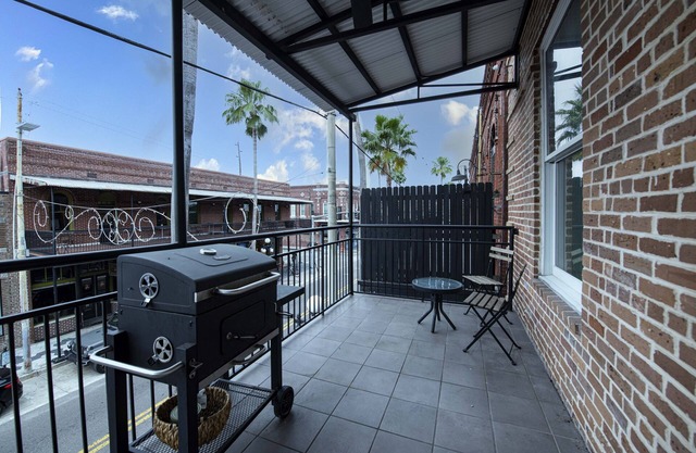 FRONTDESK 1910 E 7th Ave Apts Historic Ybor Tampa