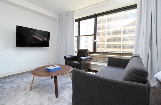 FRONTDESK Modern Studio Apt in East Hyde Park