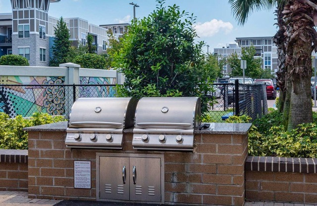 FRONTDESK NoHo Flats at North Hyde Park Apts Tampa