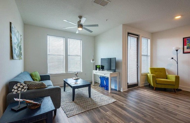 Frontdesk NoHo Flats at North Hyde Park Apts Tampa