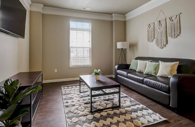 FRONTDESK University Edge Notre Dame Apts South Bend