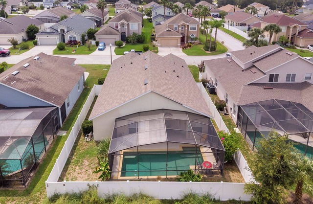 Full Home, New Community Sleeps 8 with Heated Pool