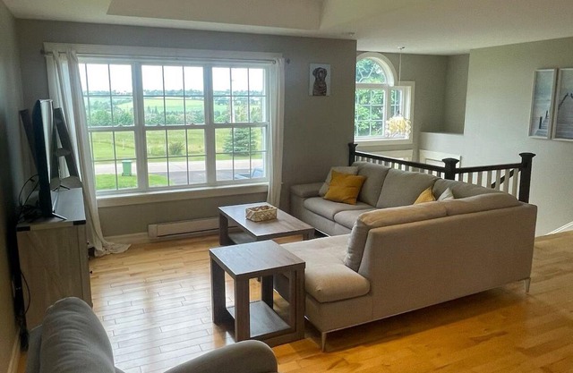 Full House in Clyde River close to City and Golf Courses