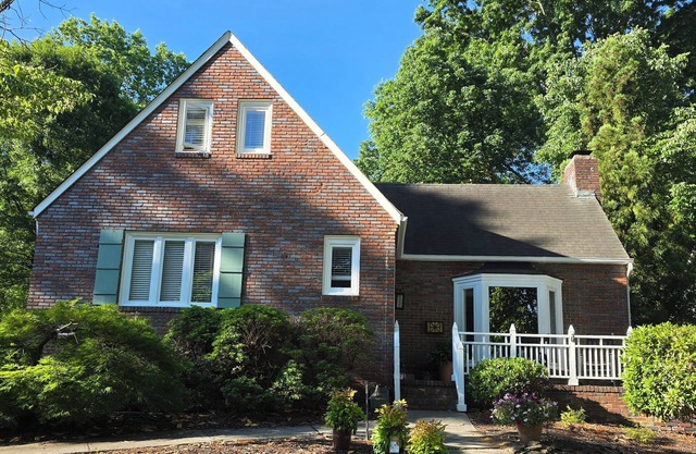 Full of Character and Convenient to Downtown and HPU.