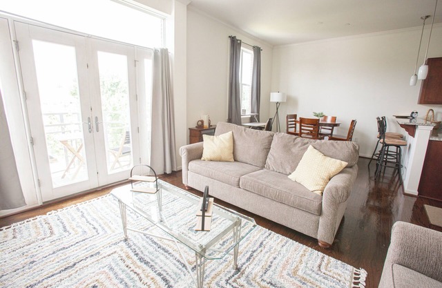 Fully furnished 1 br condo at SOA 5 mins from Salem College and DTWS