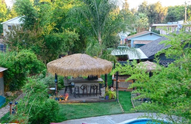 Fully Furnished Cottage With BBQ And Pool - pet considered