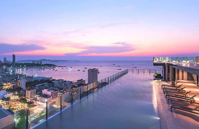 Fully Furnished Excellent Location - Next to Beach