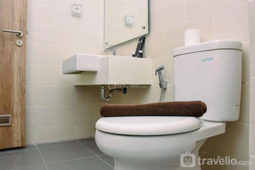 Fully Furnished with Comfortable Design 1BR Apartment at Pejaten Park Residence By Travelio