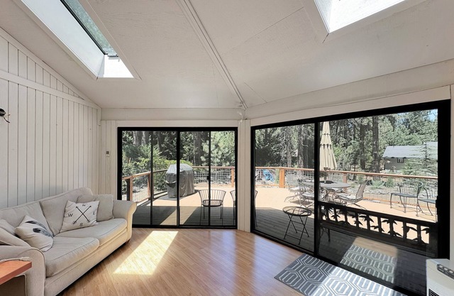 Fully renovated, bright, elegant mountain home