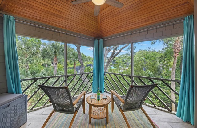 Fully Updated Kiawah Tennis Club Villa! Screened Porch! NEW LISTING