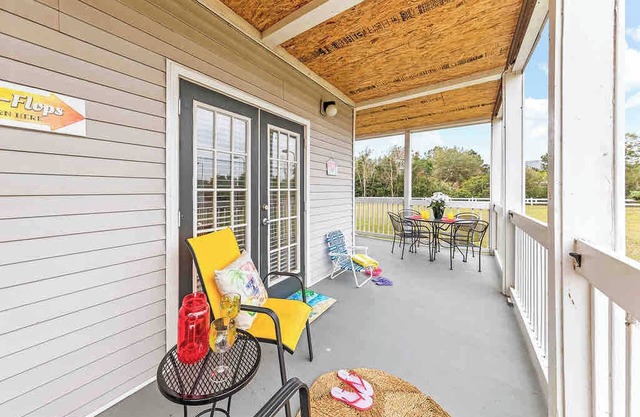 Fun First Floor Condo With Pool hot tub gym and Tennis Courts