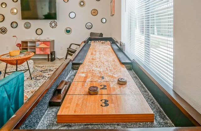 FUNKY FUN 3bd/2.5ba, 2 KINGS, Shfflbrd, Pro Cleaned!