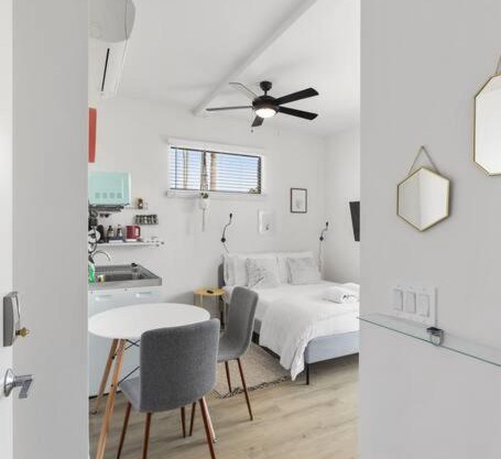 Funky Scottsdale Modern Micro Studio - Walk to OT