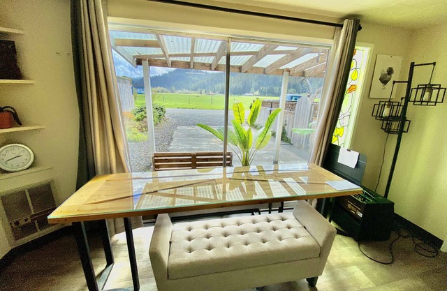 Furnished 1-bedroom, 1- bath in scenic Ferndale