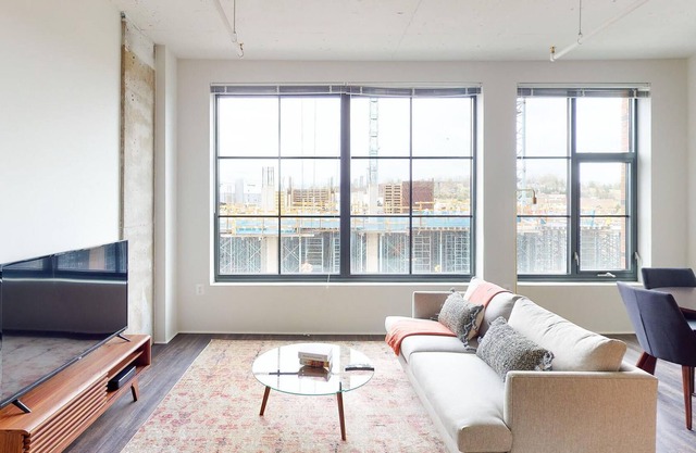 Furnished 2BR in Alexandria w/ Roof Pool + Gym